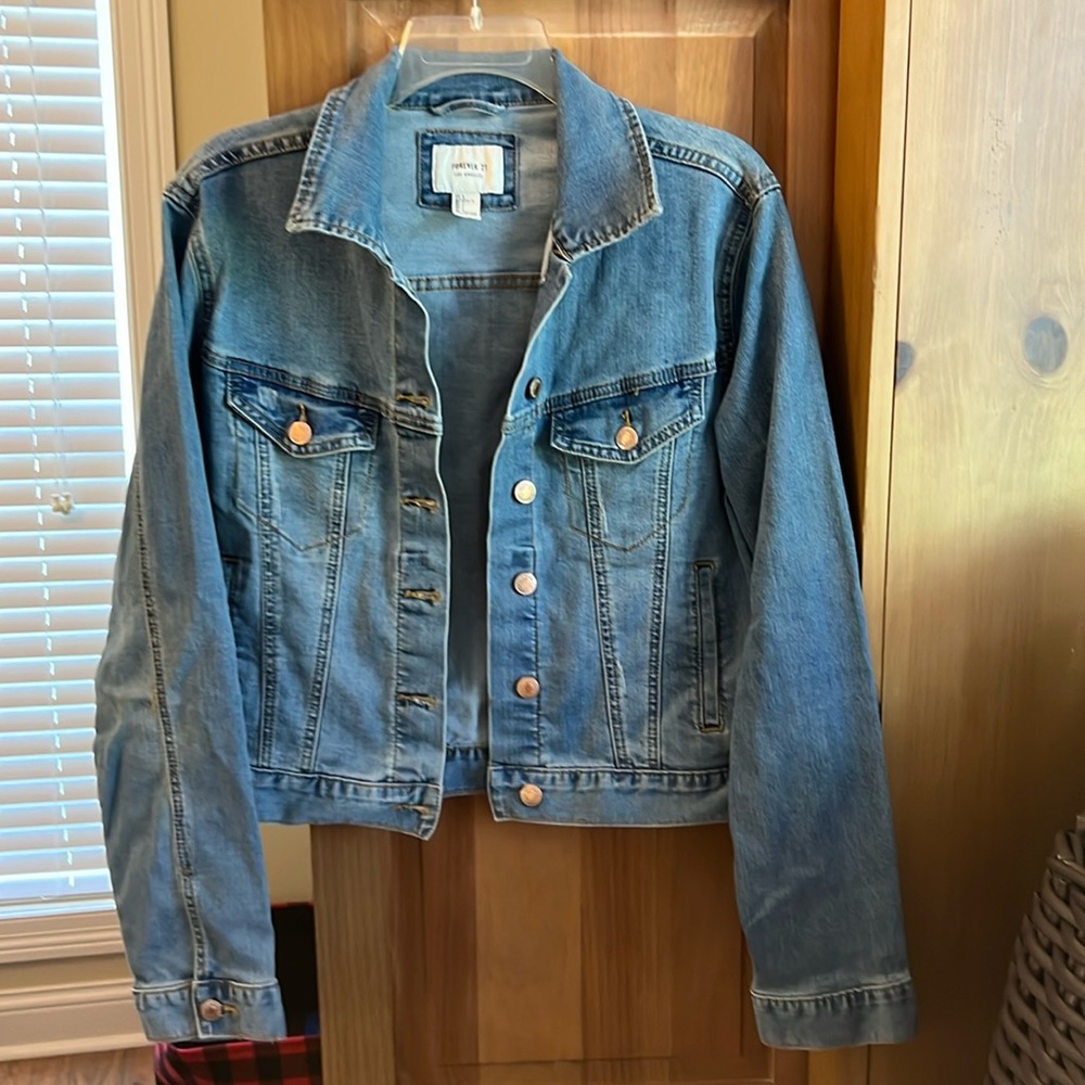 Everyone loves a jean jacket!💙